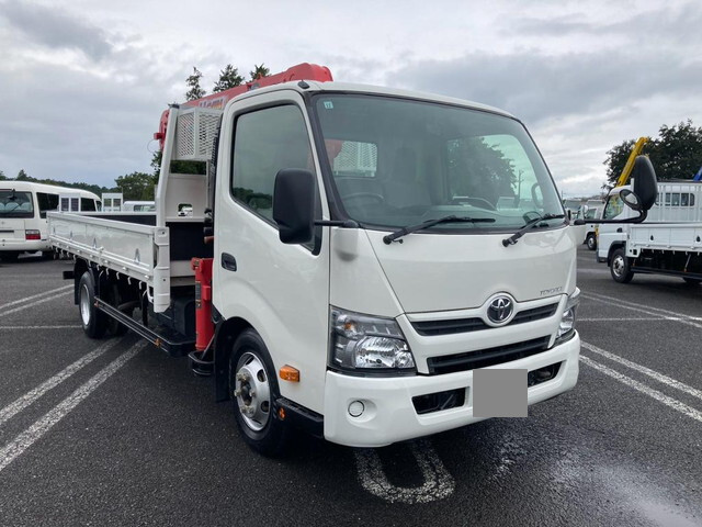Toyoace Truck (With 4 Steps Of Cranes)_1