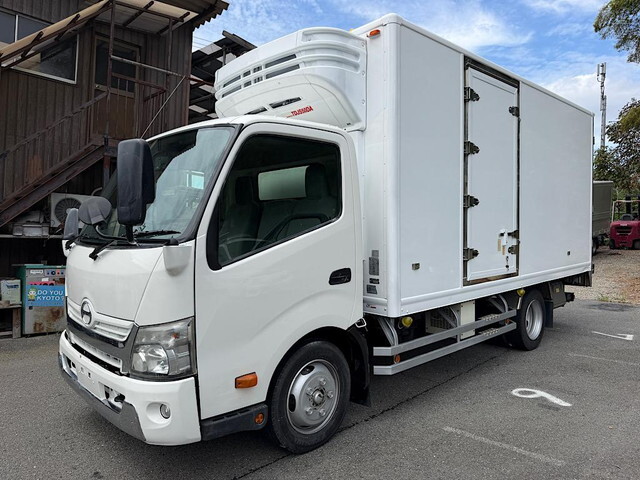 HINO Dutro Refrigerator & Freezer Truck TKG-XZU710M 2013 199,000km_1