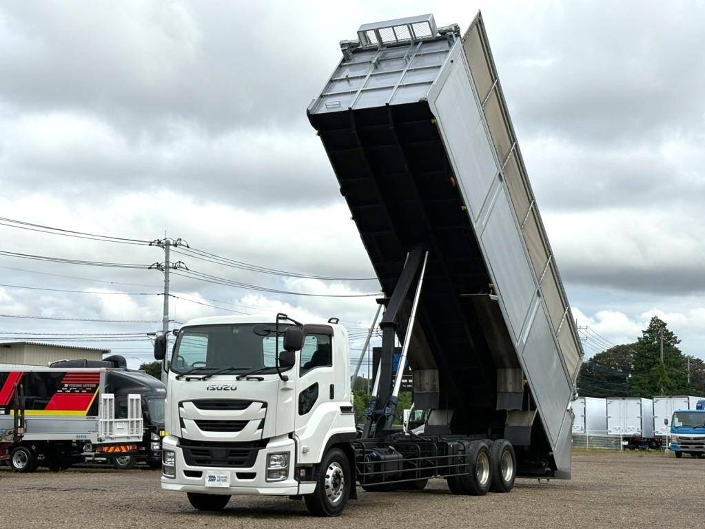 ISUZU Giga Deep Dump QKG-CYZ77B 2017 330,000km_1