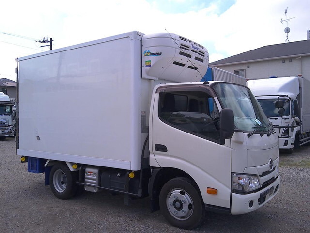 Dutro Refrigerator & Freezer Truck_1