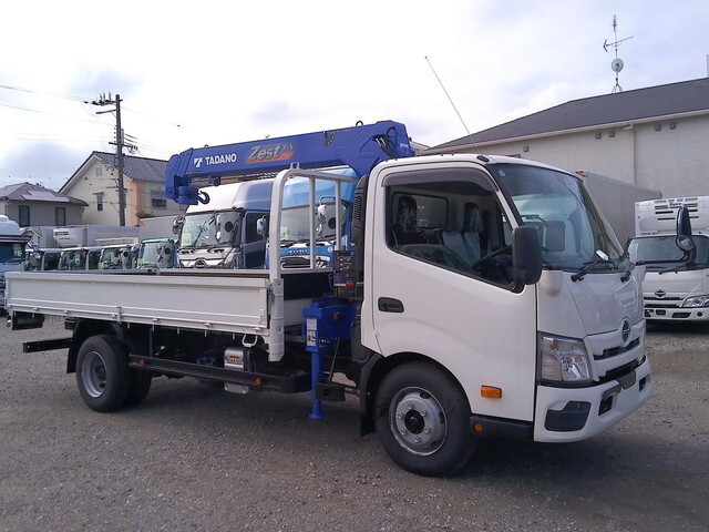 Dutro Truck (With 4 Steps Of Cranes)_1