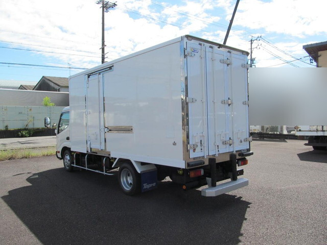 Dutro Refrigerator & Freezer Truck_2