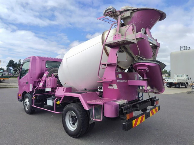Dutro Mixer Truck_2
