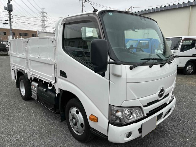 HINO Dutro Flat Body 2RG-XZU605M 2021 103,800km_1