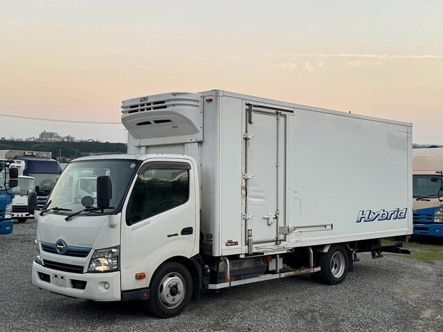 Dutro Refrigerator & Freezer Truck_1