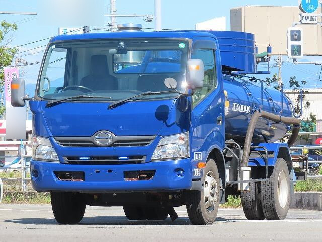 Dutro Vacuum Truck_1