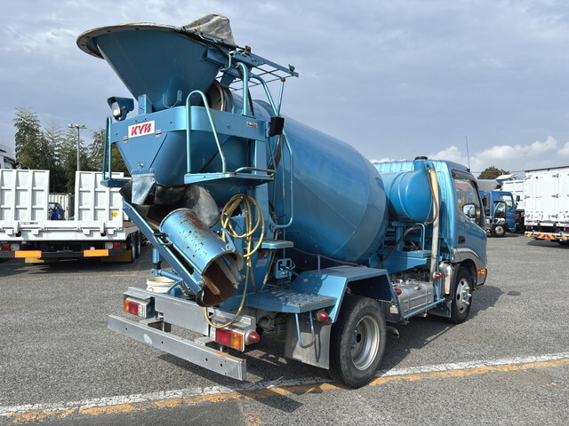 Dutro Mixer Truck_2