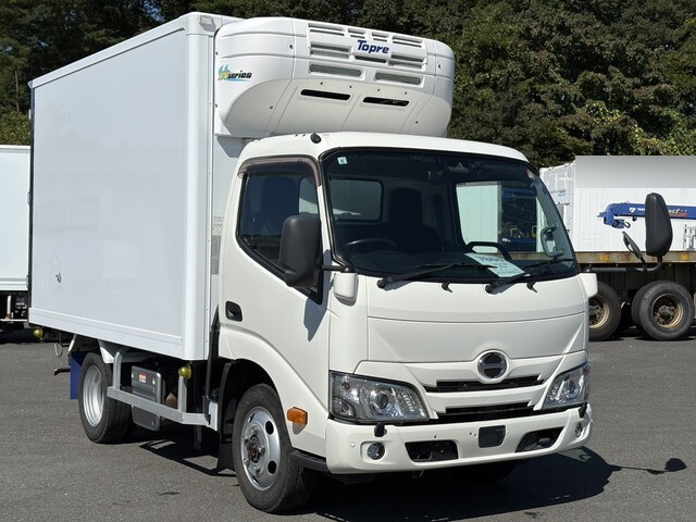 Dutro Refrigerator & Freezer Truck_1