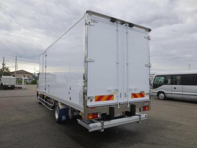 Fighter Refrigerator & Freezer Truck_2
