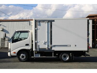 HINO Dutro Refrigerator & Freezer Truck TKG-XZU605M 2017 71,428km_8