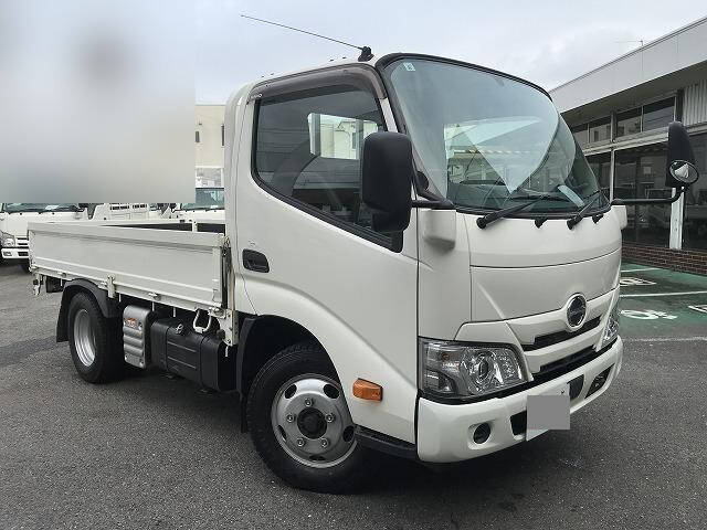 HINO Dutro Flat Body 2RG-XZU605M 2020 27,254km